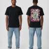 Zwart T-shirt met kleurrijke chaos graffiti illustratie vol abstracte figuren en vormen in roze blauw geel en groen op de rug