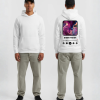 Witte hoodie met abstracte paarse print en eigen tekst op de rug