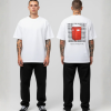 Wit T-shirt met USEABLE FOR DRUGS ONLY tekst herhalend, rode container illustratie en kleine tekst op de rug