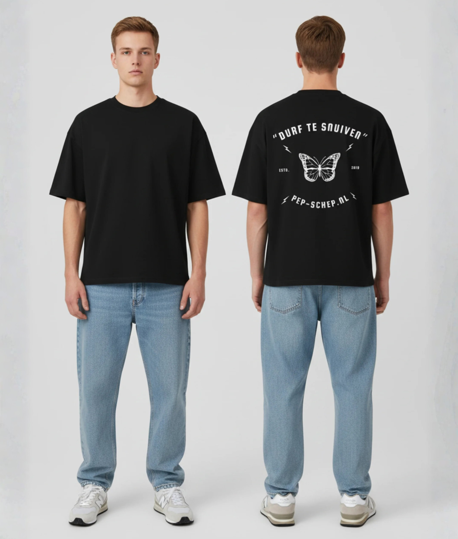 Zwart T-shirt met witte vlinder illustratie en DURF TE SNUIVEN tekst en PEP-SCHEP.NL op de rug