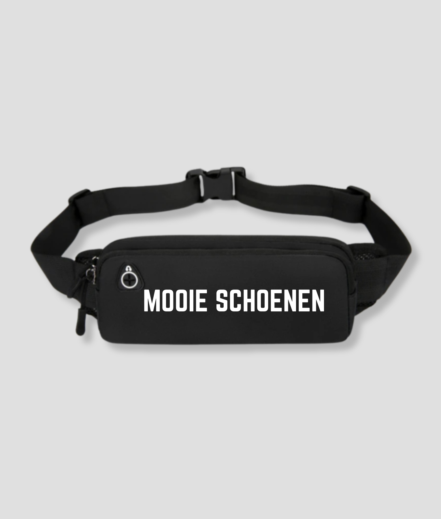 Zwarte fanny pack met witte tekst MOOIE SCHOENEN opdruk op voorzijde