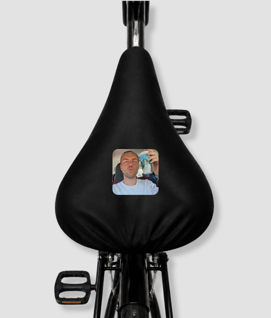 Zwarte fietszadelhoes met custom persoonsfoto voorbeeld gepersonaliseerde foto zadelhoes cadeau voor fietsers