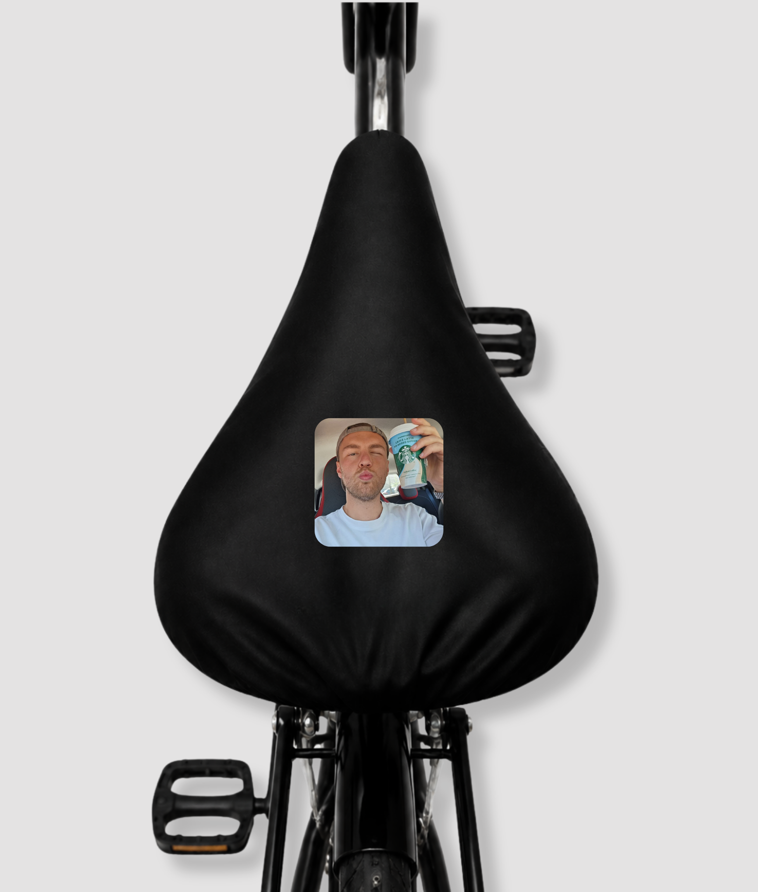 Zwarte fietszadelhoes met custom persoonsfoto voorbeeld gepersonaliseerde foto zadelhoes cadeau voor fietsers