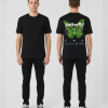Zwart T-shirt met grote groene vlinder illustratie en Butterfly tekst herhalend in gothic lettertype met sterren op de rug