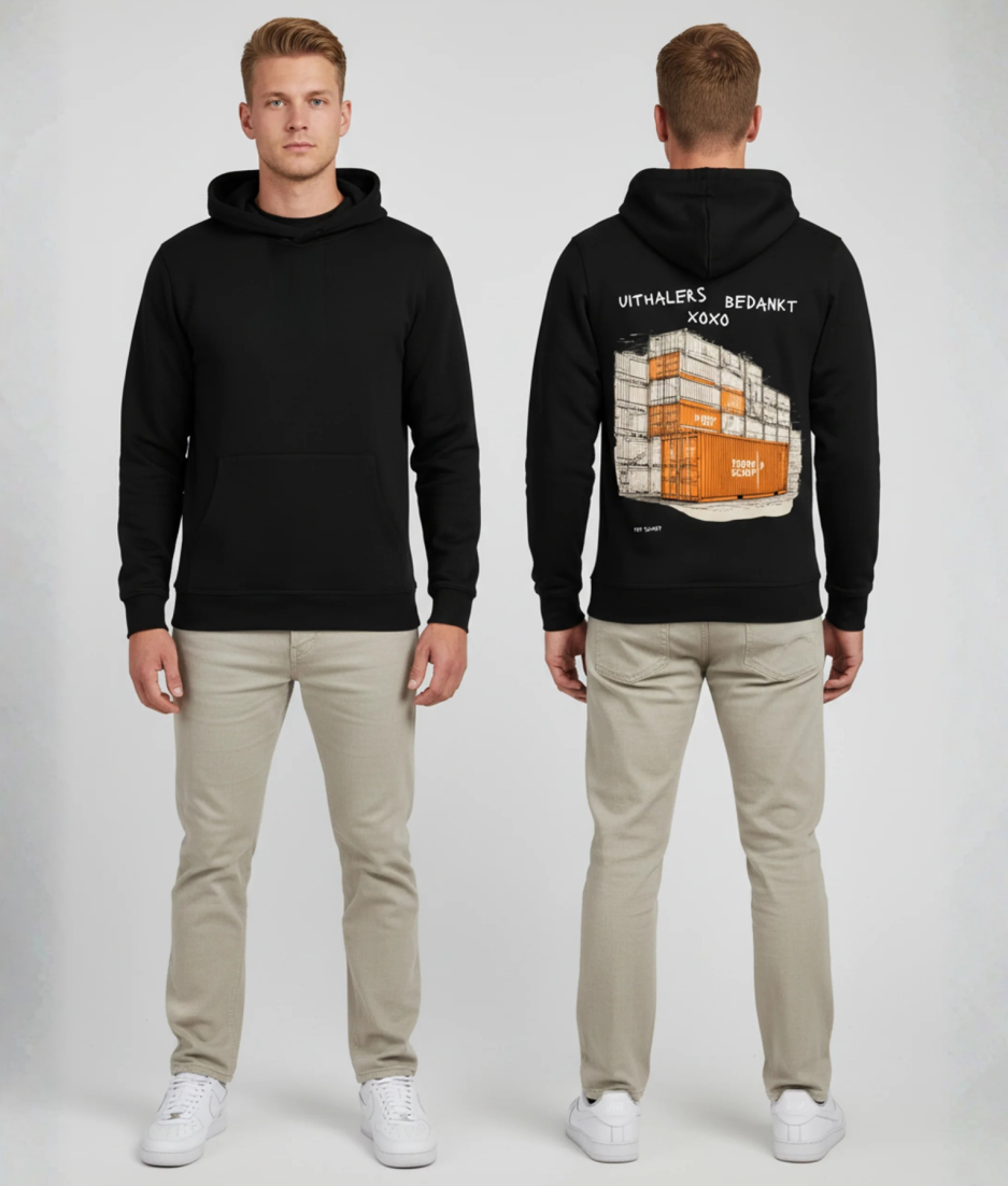Zwarte hoodie met oranje containers en UITHALERS BEDANKT XOXO print op de rug