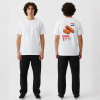 Wit unisex T-shirt voor- en achteraanzicht gedragen door mannelijk model met kroket supermarkt reclame print Per Stuk €1.50 en Nederlandse vlag op de rug