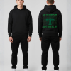 Man in zwarte hoodie voor- en achterkant met groene LET THE BODY FLOW print op de rug