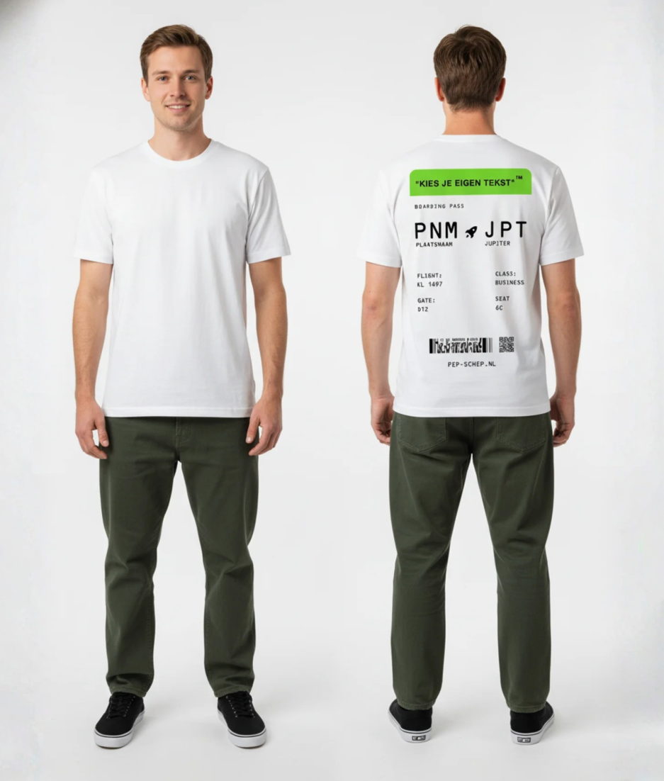 Wit T-shirt met neon groene eigen tekst banner en boarding pass print met PNM naar JPT vluchtdetails en PEP-SCHEP.NL tekst op de rug
