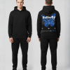 Man in zwarte hoodie voor- en achterkant met blauwe vlinder en Butterfly print op de rug