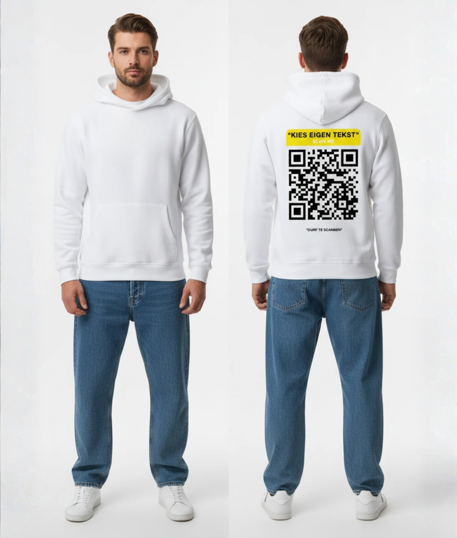 Witte hoodie met gele QR-code banner en eigen tekst op de rug