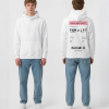 Witte hoodie met roze boarding pass print en eigen tekst op de rug
