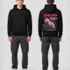 Man in zwarte hoodie voor- en achterkant met roze SAKURA kersenbloesem print en Japanse tekens
