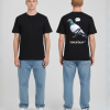 Zwart unisex T-shirt voor- en achteraanzicht gedragen door mannelijk model met duif en SNUIFDUIF grappige print op de rug