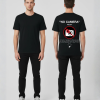 Zwart T-shirt met NO CAMERA POLICY tekst, rood verbodsteken met camera illustratie en kleine witte tekst op de rug