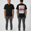 Zwart T-shirt met NO FUTURE tekst en rode wireframe hoofd illustratie op witte achtergrond in een kader op de rug