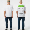 Wit T-shirt met groene boarding pass print en eigen tekst op de rug