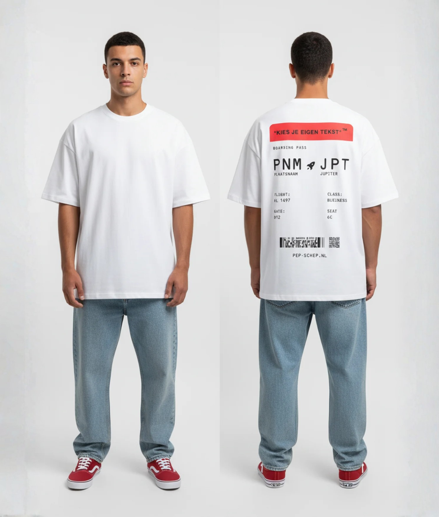 Wit T-shirt met rode boarding pass print en eigen tekst op de rug
