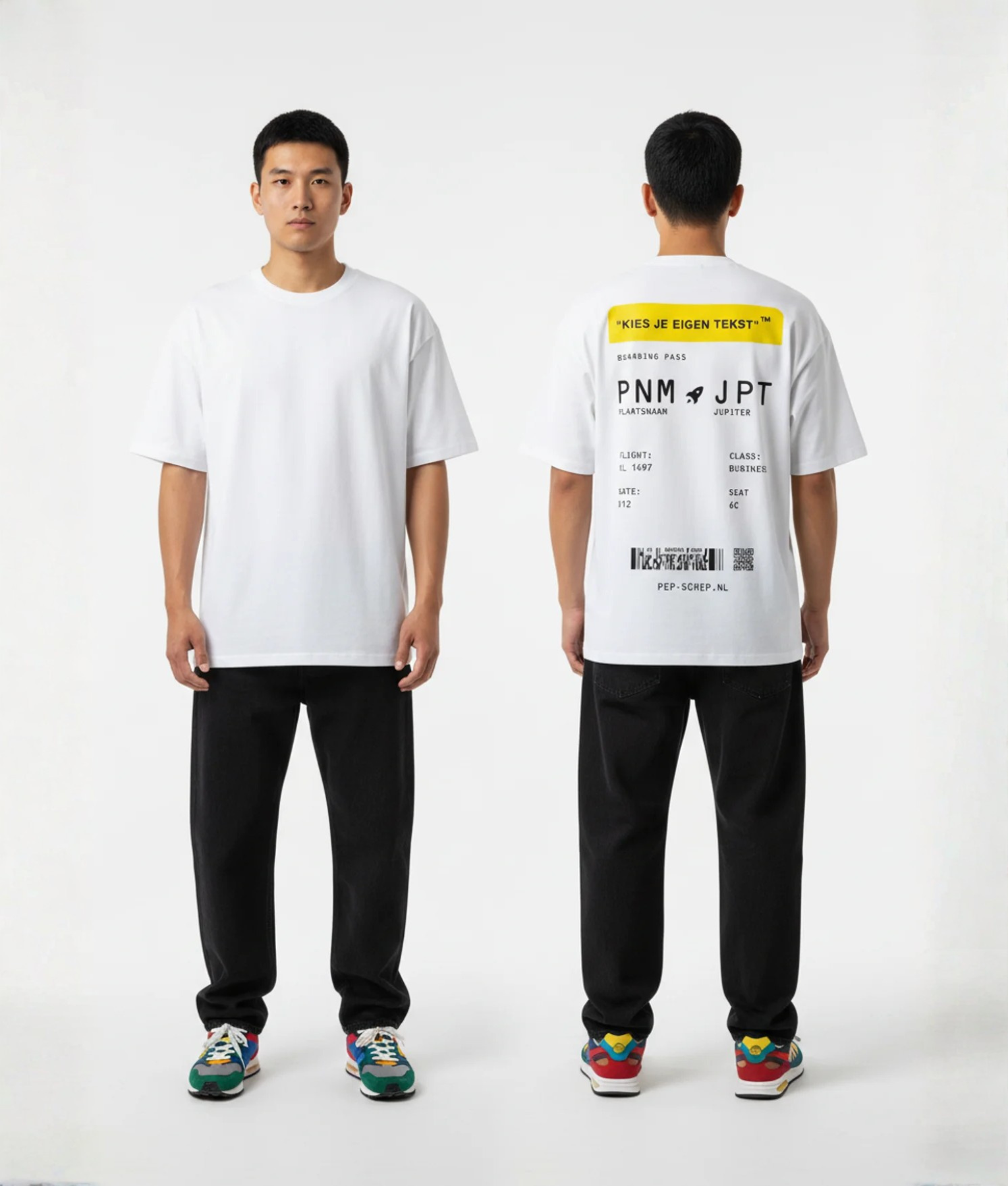 Wit T-shirt met gele boarding pass print en eigen tekst op de rug