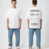 Wit T-shirt met grijze boarding pass print en eigen tekst op de rug