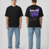Zwart T-shirt met paarse vlinder illustratie en Butterfly tekst herhalend in gothic lettertype op de rug