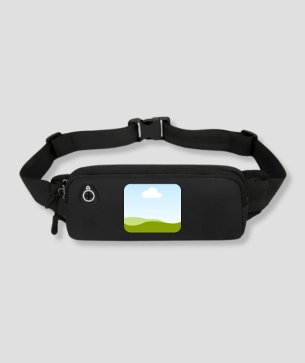 Zwarte fanny pack met vierkante landschapsfoto opdruk op voorzijde