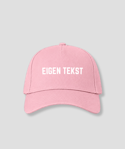 Roze cap met witte tekst EIGEN TEKST op het voorpaneel