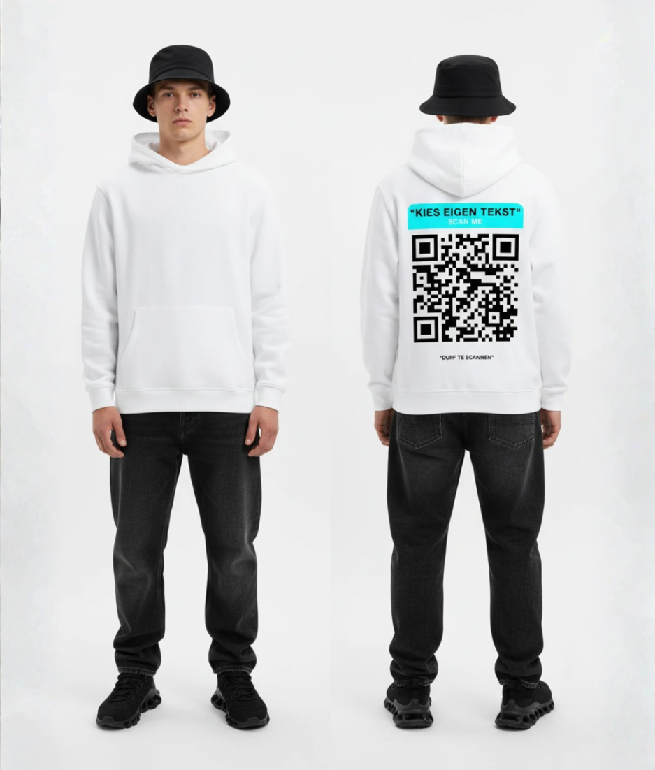 Witte hoodie met turquoise QR-code banner en eigen tekst op de rug