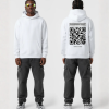 Witte hoodie met grijze QR-code banner en eigen tekst op de rug