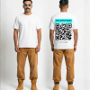 Wit unisex t-shirt met gepersonaliseerde QR-code opdruk en 'Kies Eigen Tekst' label van PEP SCHEP – scanbare print op de rug voor eigen boodschap