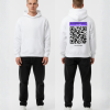 Witte hoodie met paarse QR-code banner en eigen tekst op de rug