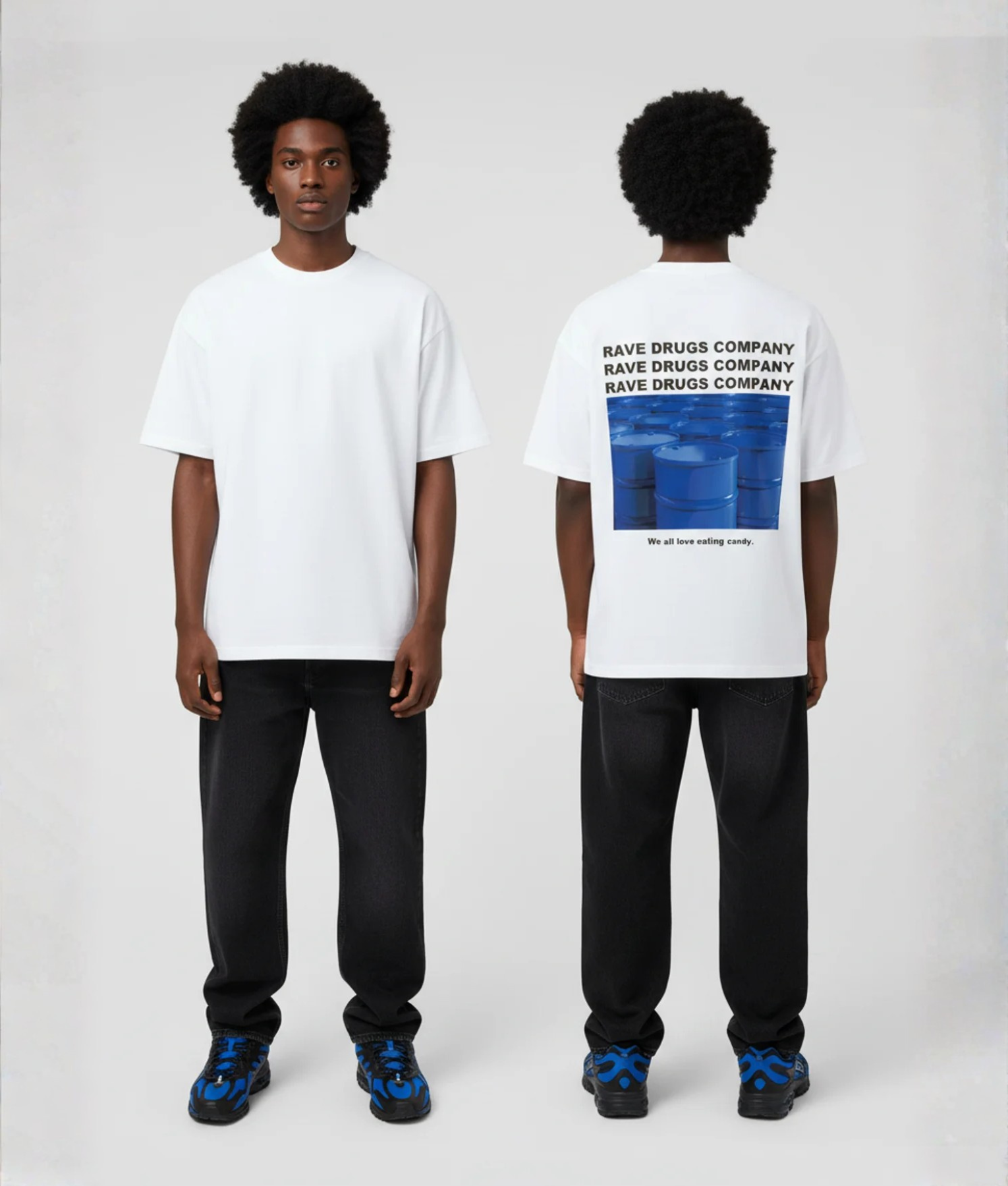 Wit T-shirt met RAVE DRUGS COMPANY tekst herhalend, blauwe vaten foto en we all love eating candy tekst op de rug