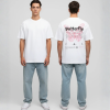 Wit T-shirt met roze vlinder illustratie en Butterfly tekst herhalend in gothic lettertype op de rug
