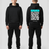 Zwarte hoodie met turquoise QR-code banner en eigen tekst op de rug