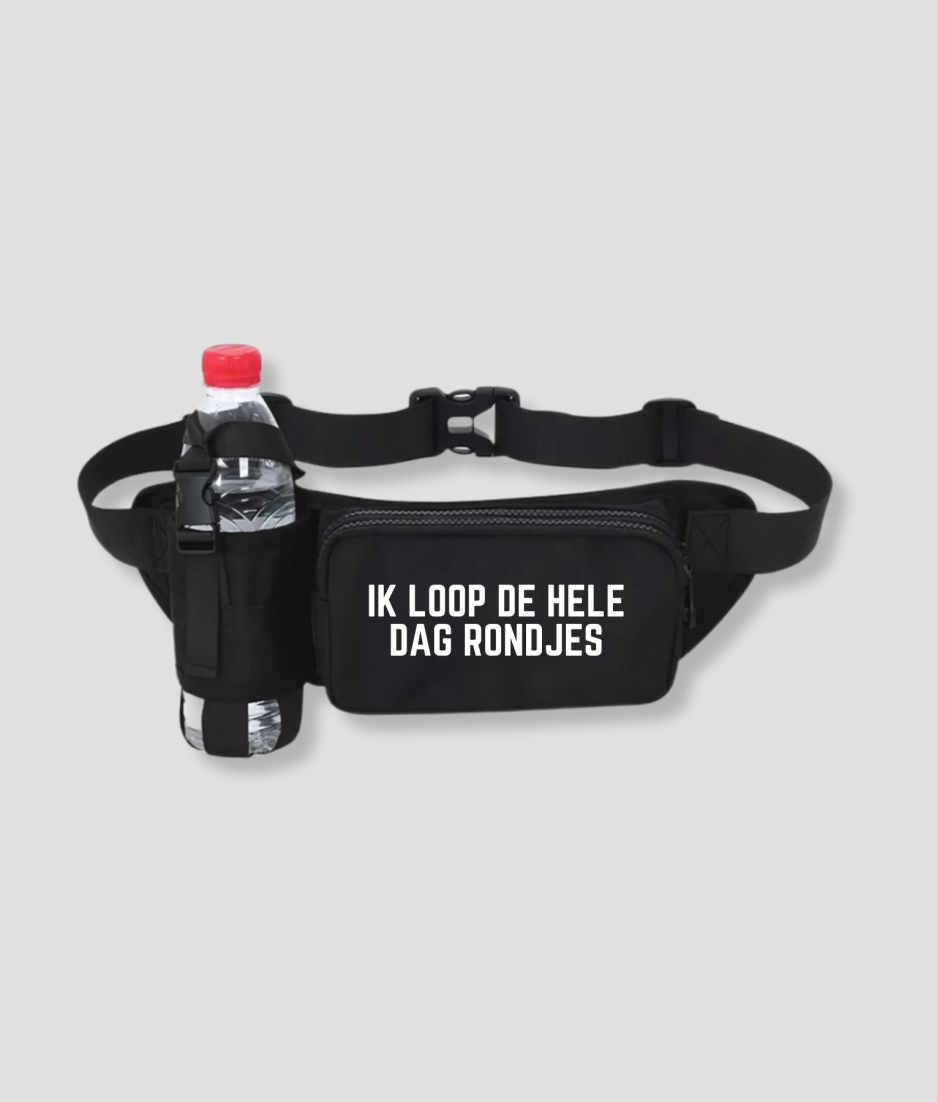 Zwarte schoudertas met fleshouder en witte tekst IK LOOP DE HELE DAG RONDJES