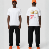 Wit T-shirt met supermarkt aanbieding print van slagroomsoesjes met 20 STUKS, 2,75 prijs en Slagroom soesjes tekst in supermarkt reclame stijl op de rug