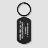 Zwarte dog tag sleutelhanger met witte tekst gravure eigen tekst