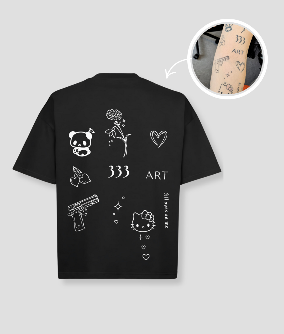Zwart oversized unisex t-shirt met tattoo-geïnspireerde opdrukken van PEP SCHEP – voorkant print met witte illustraties zoals panda, hart, bloem en typografie
