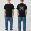 Zwart unisex T-shirt voor- en achteraanzicht gedragen door mannelijk model met TECHNO vlinder print op de rug