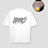 Wit unisex t-shirt met 'Memories' gotische kalligrafie opdruk van PEP SCHEP – grote zwarte tattoo-stijl lettertekst op de voorkant
