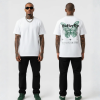 Wit T-shirt met donkergroene vlinder illustratie en Butterfly tekst herhalend in gothic lettertype met sterren op de rug
