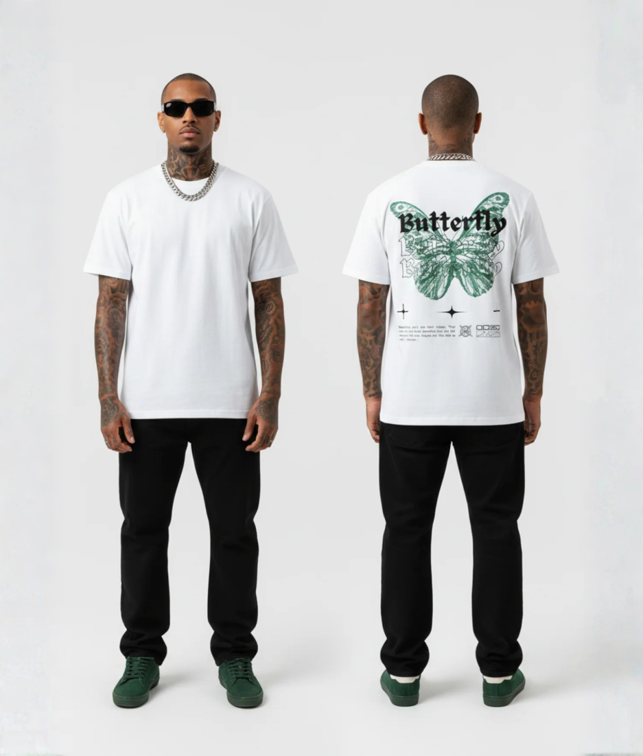 Wit T-shirt met donkergroene vlinder illustratie en Butterfly tekst herhalend in gothic lettertype met sterren op de rug