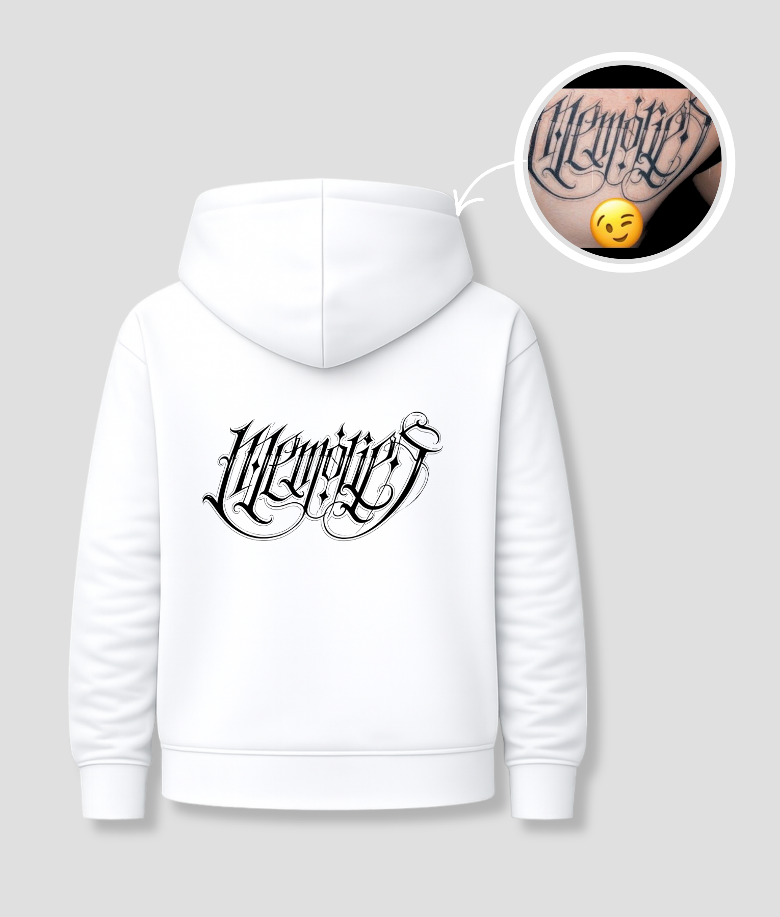 Witte unisex hoodie met 'Memories' gotische kalligrafie opdruk van PEP SCHEP – grote zwarte tattoo-stijl lettertekst rugprint