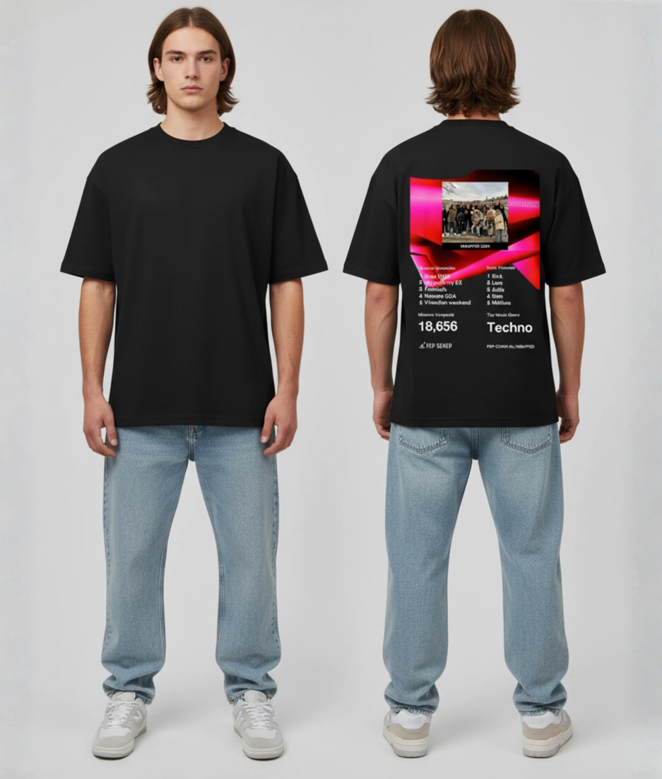 Zwart T-shirt met Spotify Wrapped stijl print in roze en rood met muziekstatistieken en Techno genre op de rug
