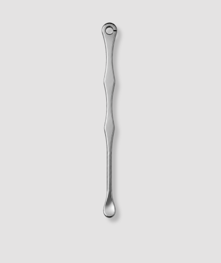 Zilveren kleurige schep lepeltje met ronde lus bovenaan en decoratieve bolvormige steel grappig feest accessoire