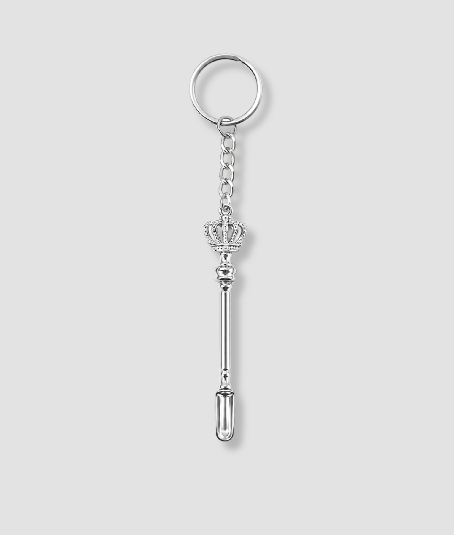 Zilveren mini schep sleutelhanger met kroon figuur bovenop en zilveren sleutelring grappig feest accessoire cadeau