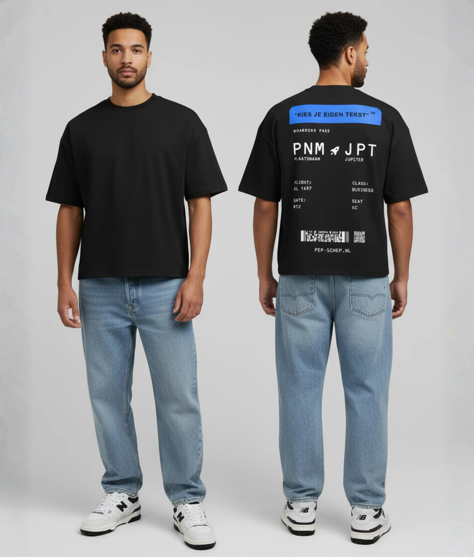 Zwart T-shirt met blauwe boarding pass print en eigen tekst op de rug