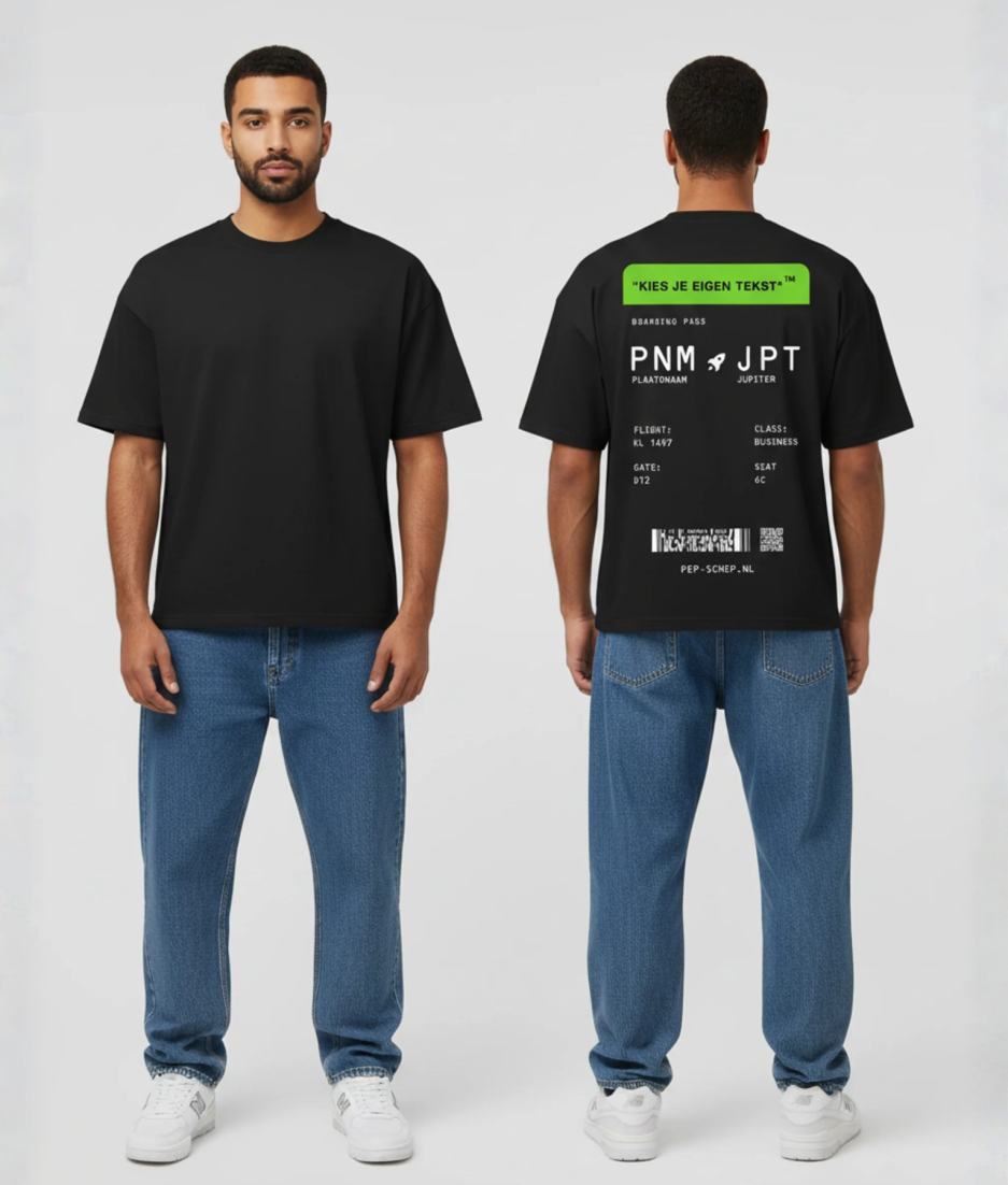 Zwart T-shirt met groene boarding pass print en eigen tekst op de rug