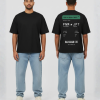 Zwart T-shirt met groene boarding pass print en eigen tekst op de rug