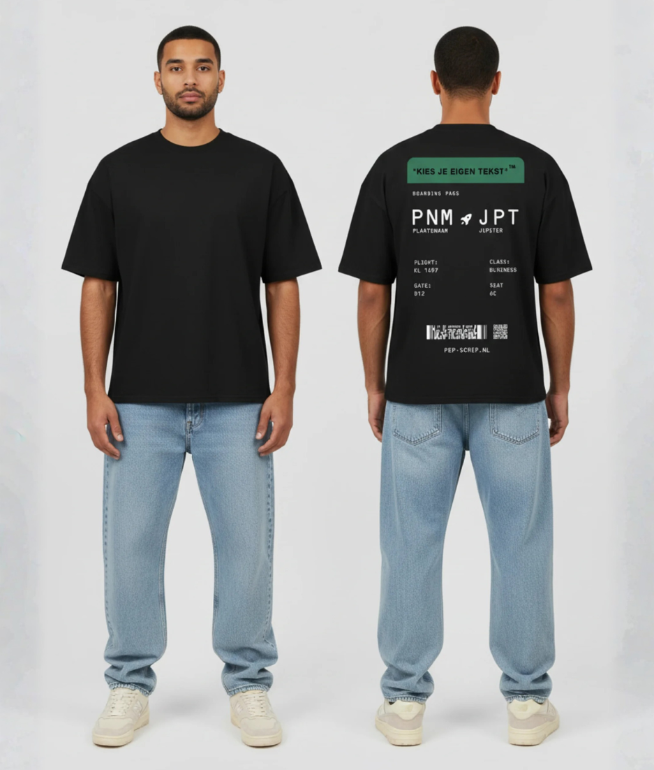 Zwart T-shirt met groene boarding pass print en eigen tekst op de rug