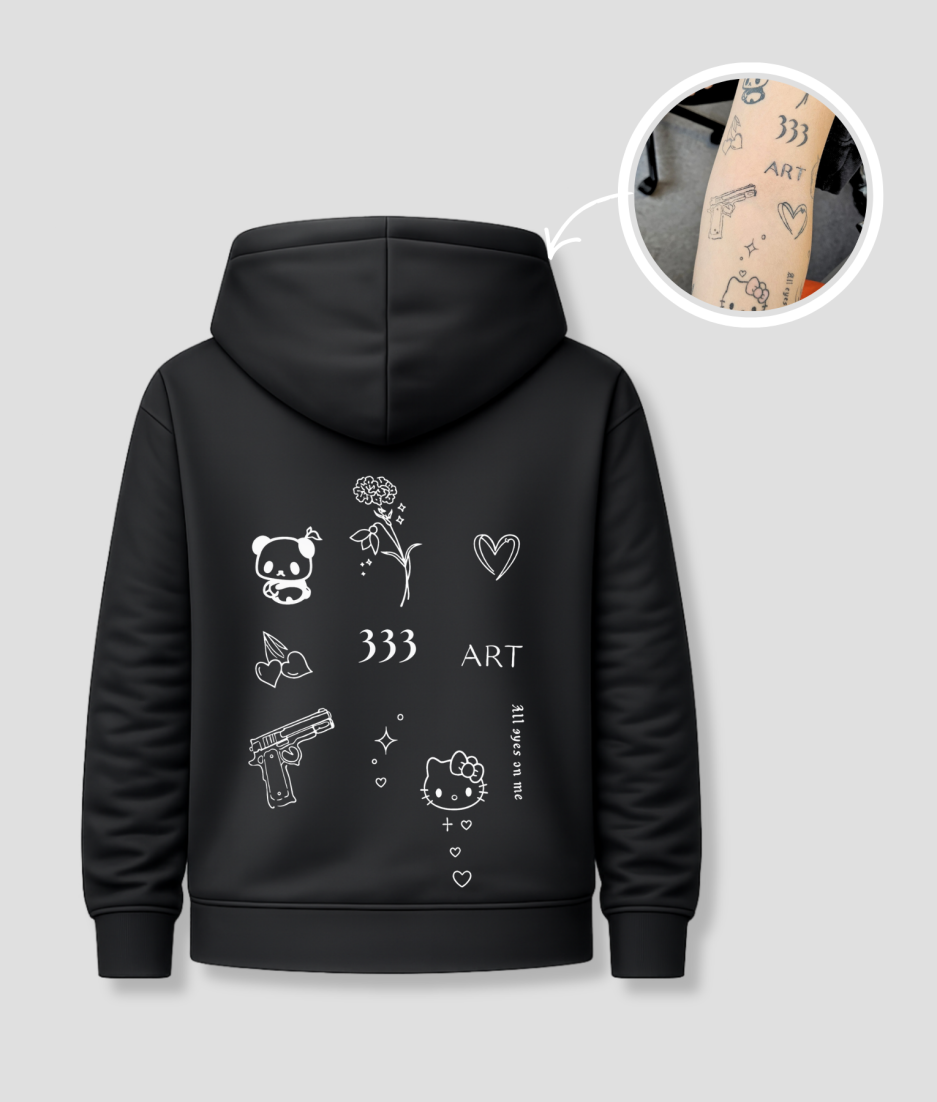 Zwarte unisex hoodie met tattoo-geïnspireerde opdrukken van PEP SCHEP – rugprint met diverse kleine illustraties zoals panda, hart, bloem en typografie